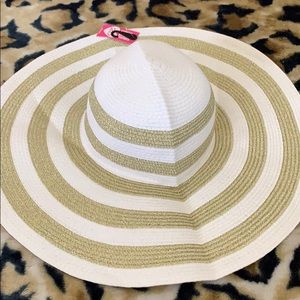 2b BEBE floppy hat